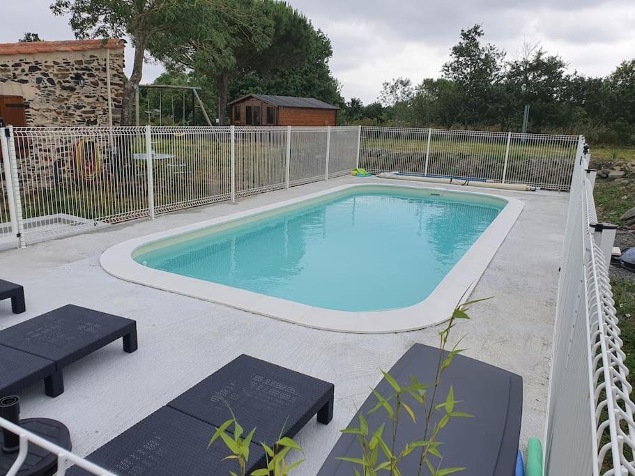 De La Boere - Piscine Сasa de vacaciones